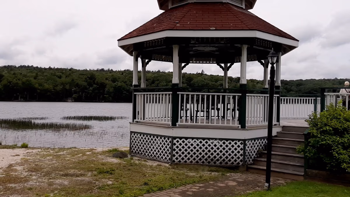 Inn On The Lake