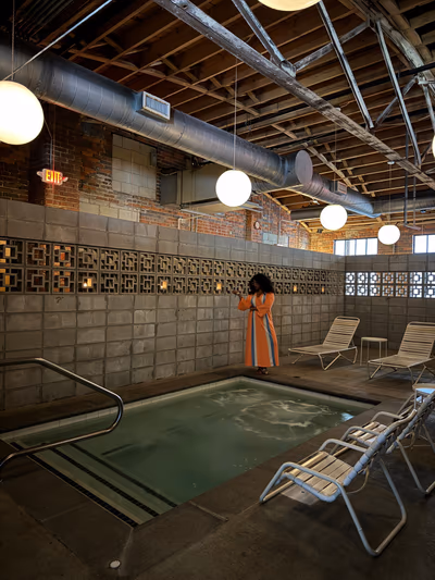 Holiday Salon & Bathhouse — photo 13