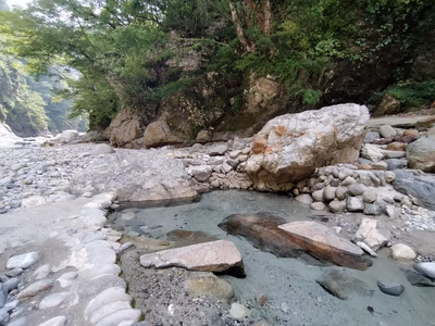 Tochi Hot Spring (Tochinoyu) — photo 07