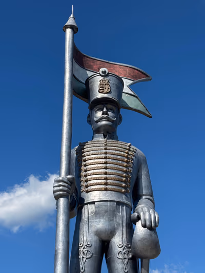 Miska Hussar statue — photo 12