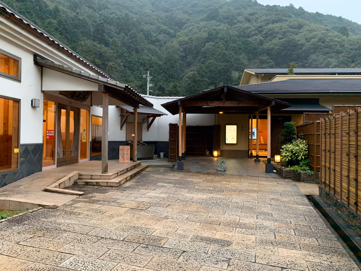 ニフティ温泉:松葉温泉 滝の湯