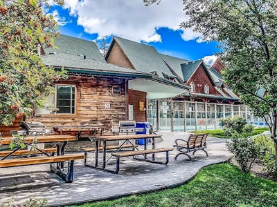 Mystic Springs Chalets & Hot Pools — photo 21