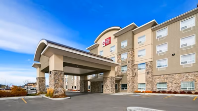 Lakeview Inns & Suites — photo 08