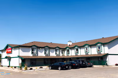 Lakeview Inns & Suites — photo 09