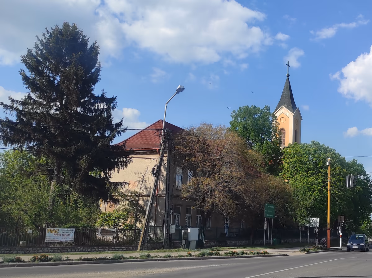 Szabadbattyán