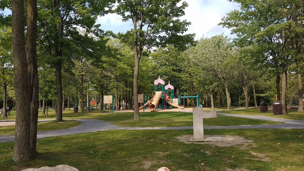 Les Salines Park
