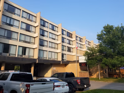 Greenwood Inn & Suites — photo 09