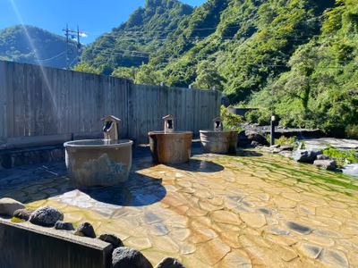 Exterior — photo 06
