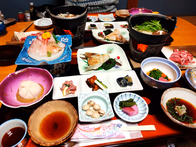 右のメルセデスは泊まり客かな? — photo 08