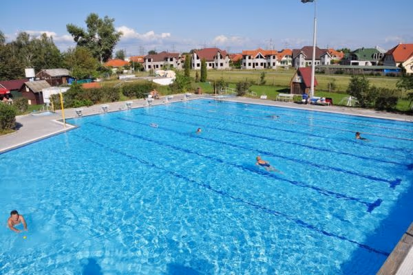 Gödi melegvízű strand