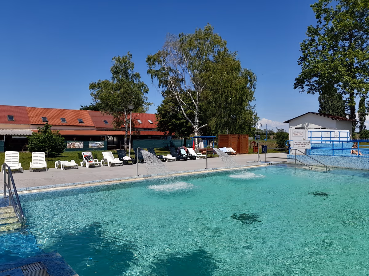 Szent András Spa Water Beach Tóalmás