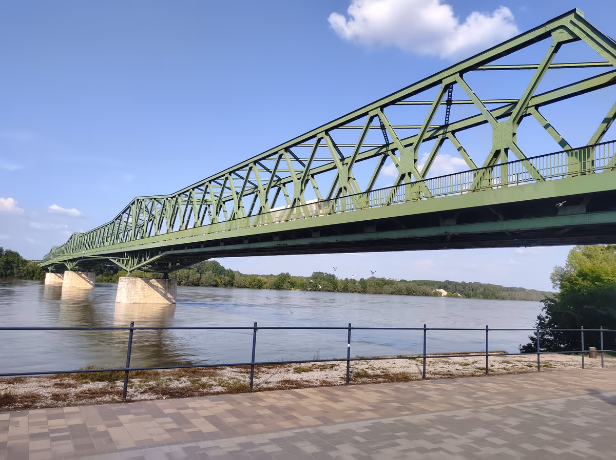 Beszédes József Bridge