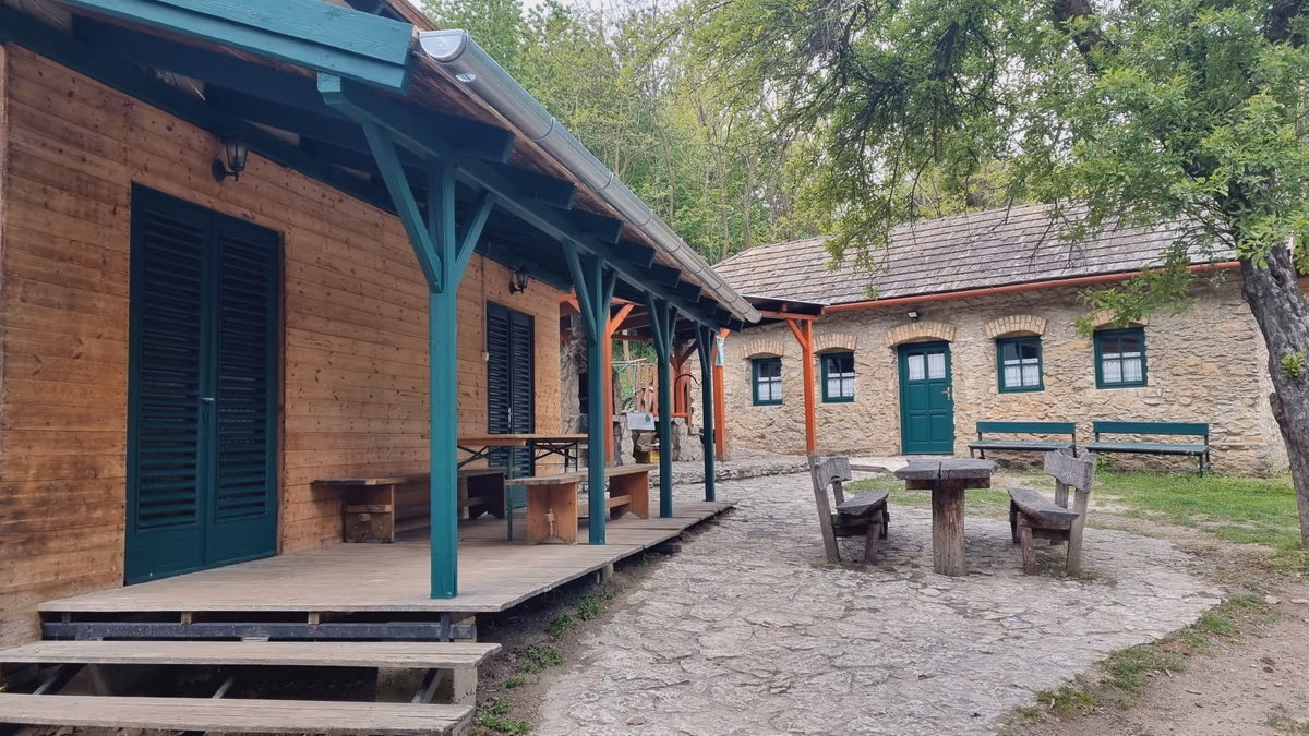 Old Bakony Tourist House and Forest School