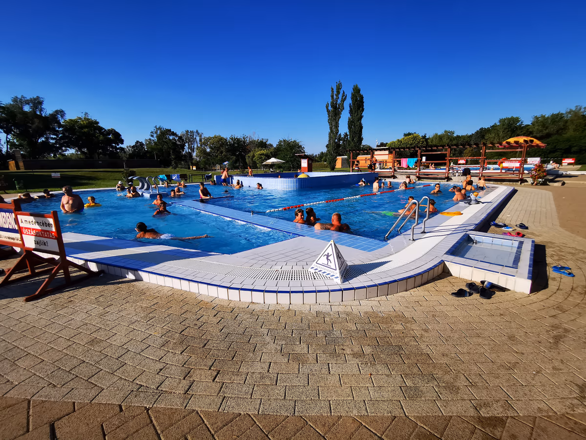 Gyógyvízű Strandfürdő