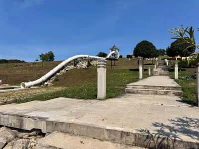Thermal lake beach — photo 15
