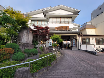 さすがに築40年近く経ち古さは否めませんが、温泉の質は最高です。 — photo 09