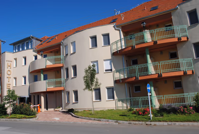 EXTERIOR VIEW — photo 14