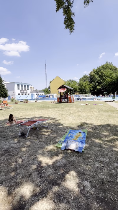 Hullám Fürdő — photo 12