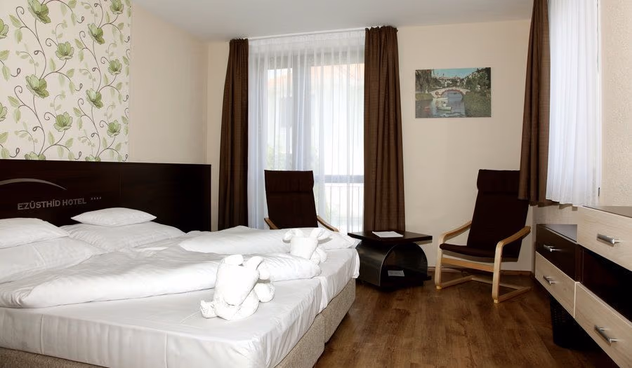 Ezüsthíd Hotel and Restaurant