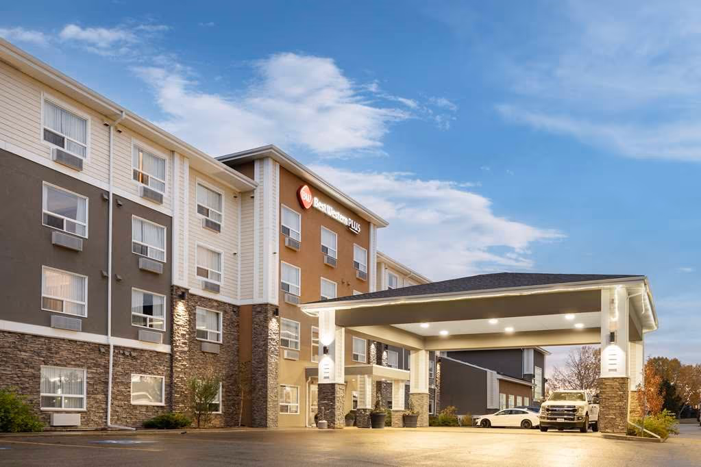 BW Plus Lacombe AB Exterior