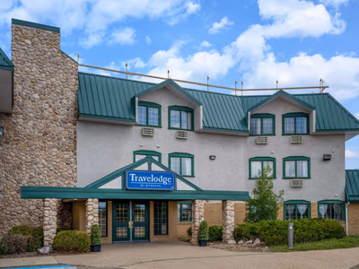 BW Plus Lacombe AB Exterior — photo 09